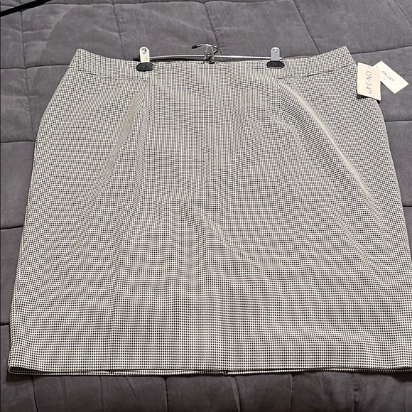 Macy's On 34th Houndstooth Pencil Skirt Knee-length for Work plus size - Picture 1 of 10